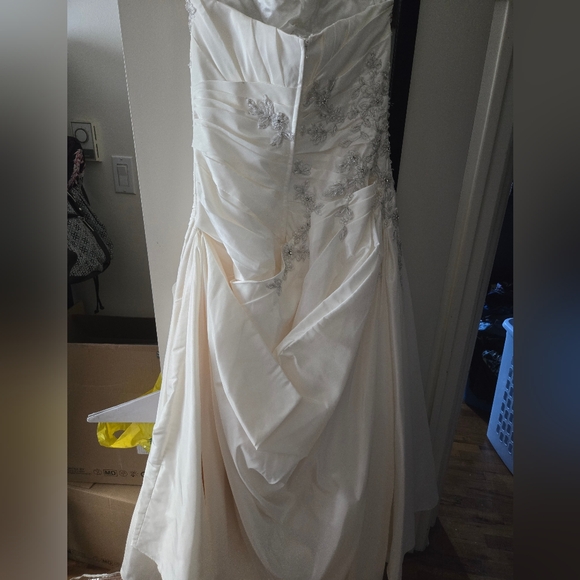 Da Vinci Bridal wedding gown size 18 - Picture 2 of 5